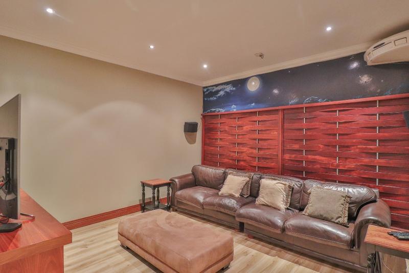 5 Bedroom Property for Sale in Linkside Western Cape